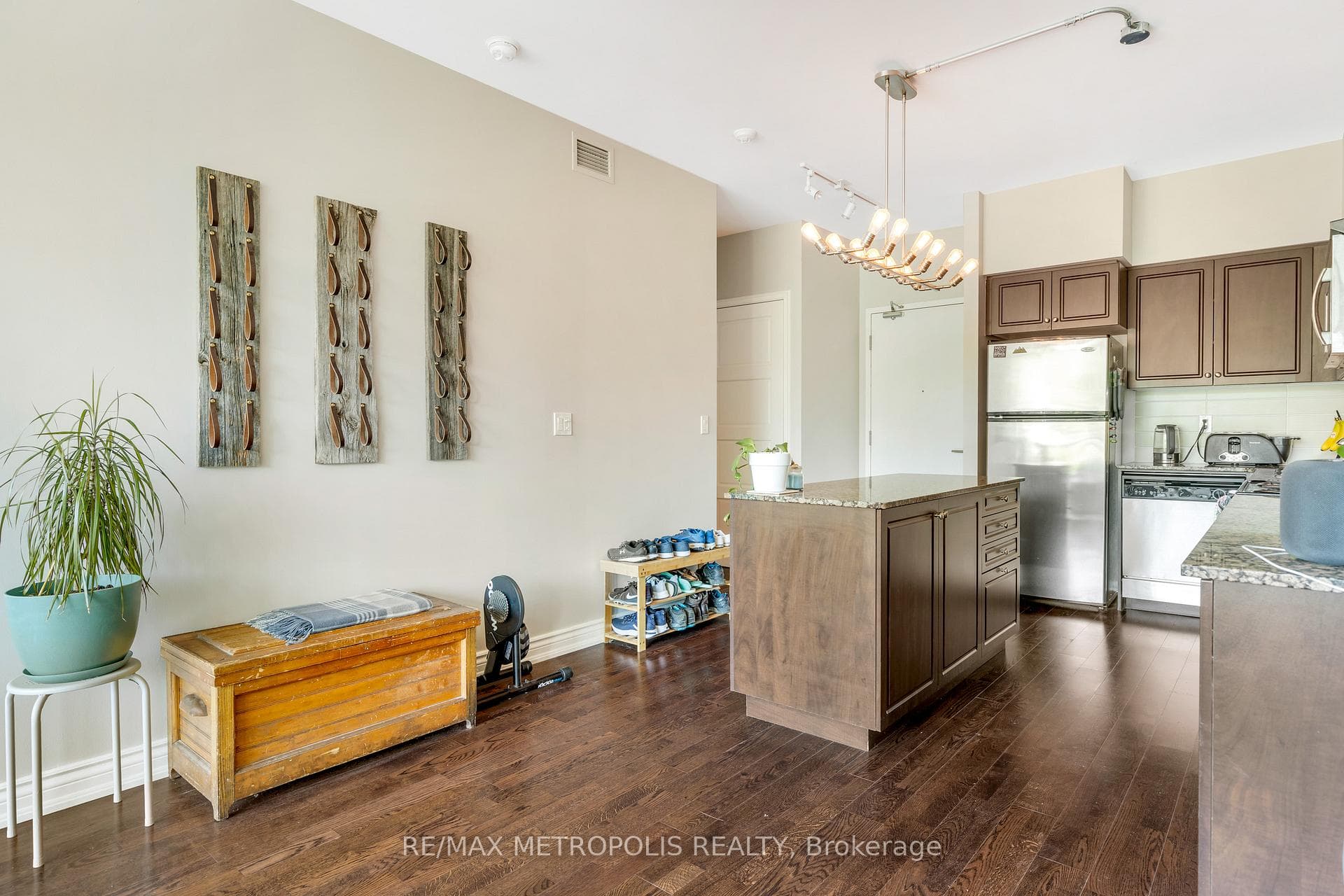 215 Fort York Boulevard 208, Toronto C01, ON M5V 4A2, Toronto C01, ON — photo 20 of 25
