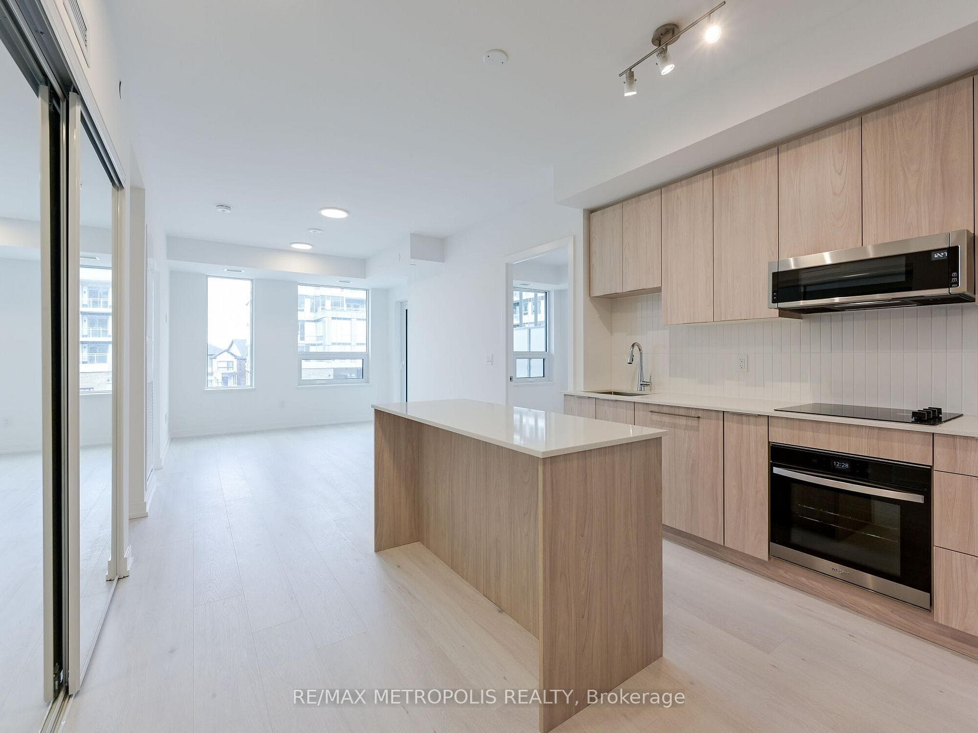 2501 Saw Whet Boulevard 246, Oakville, ON L6M 5N2, Oakville, ON — photo 5 of 50