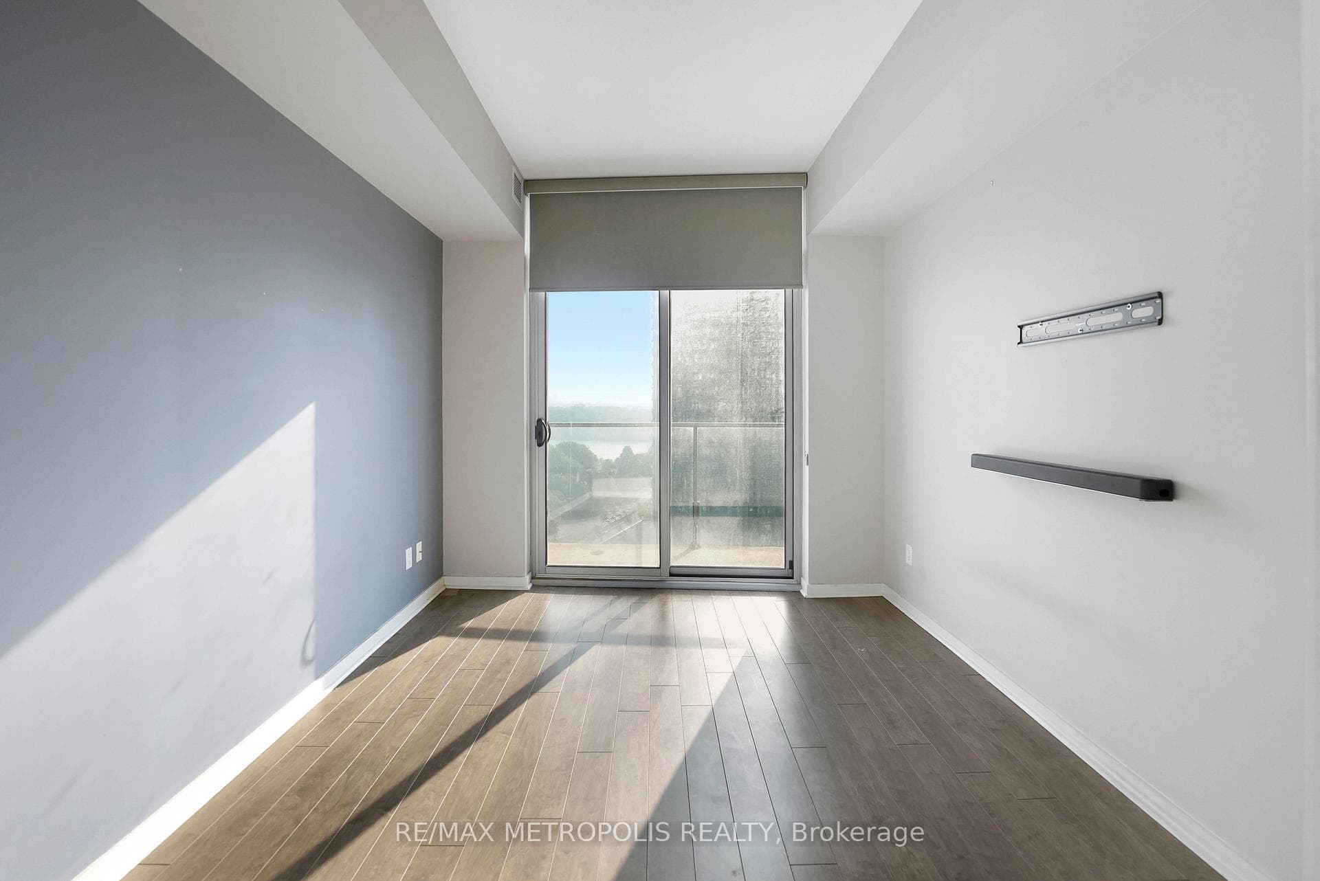 103 The Queensway Avenue 1414, Toronto, ON M6S 5B3, Toronto W01, ON — photo 15 of 40