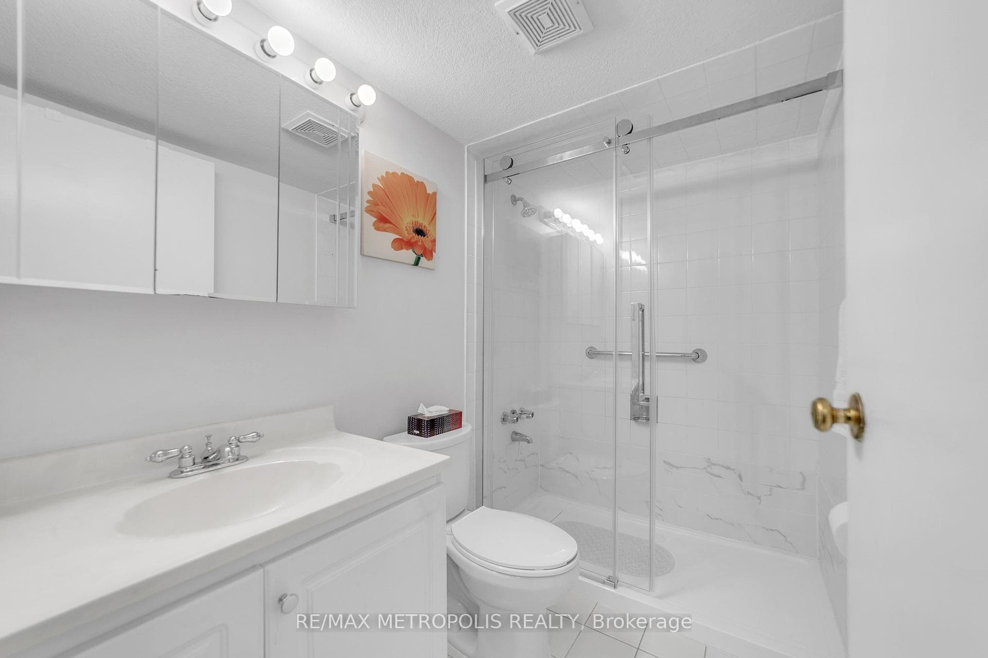2470 Eglinton Avenue W 1604, Toronto W04, ON M6M 5E7, Toronto W04, ON — photo 18 of 26