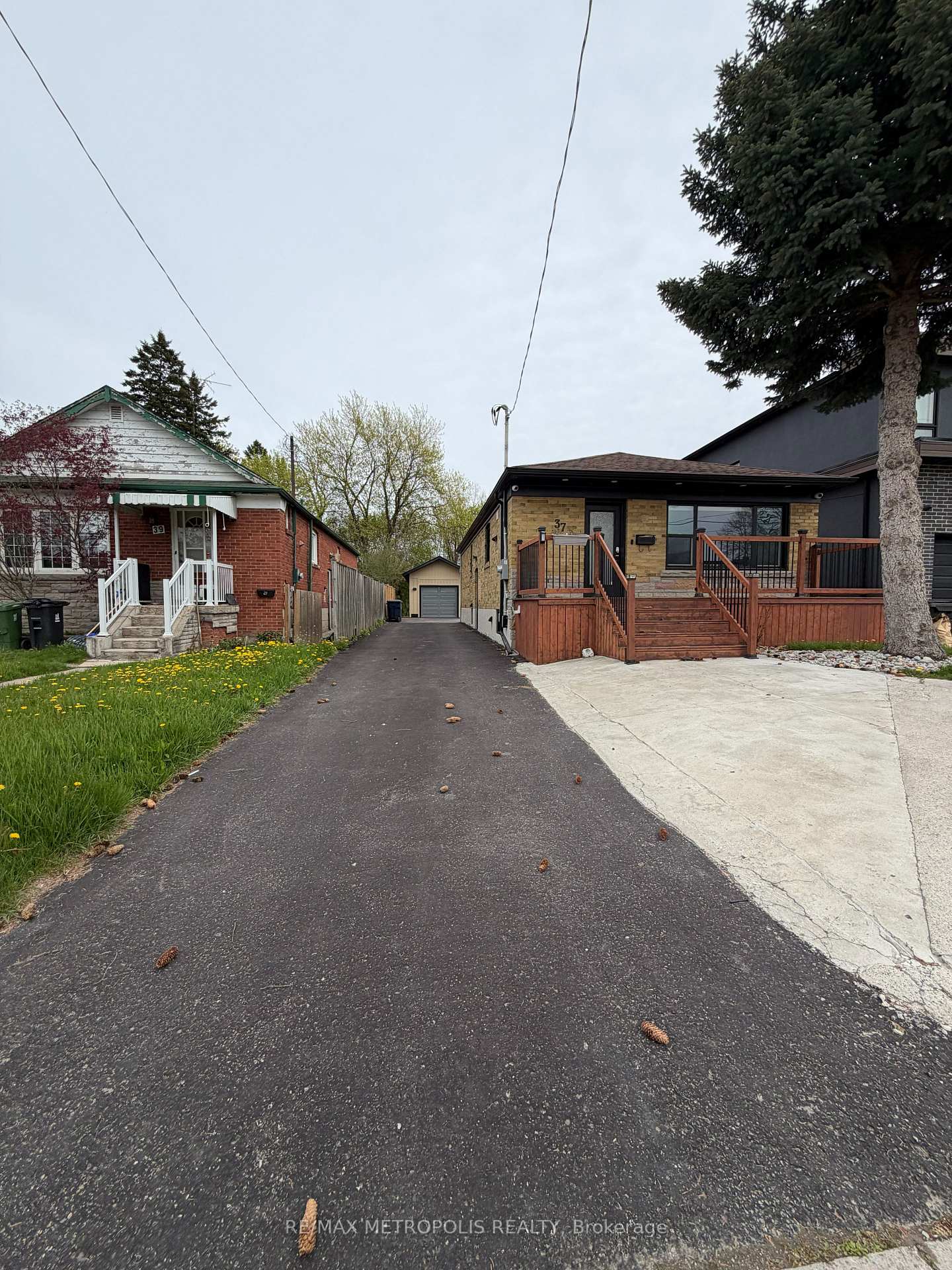 37 Lynvalley Crescent, Toronto E04, ON M1R 2V1, Toronto E04, ON — photo 1 of 29