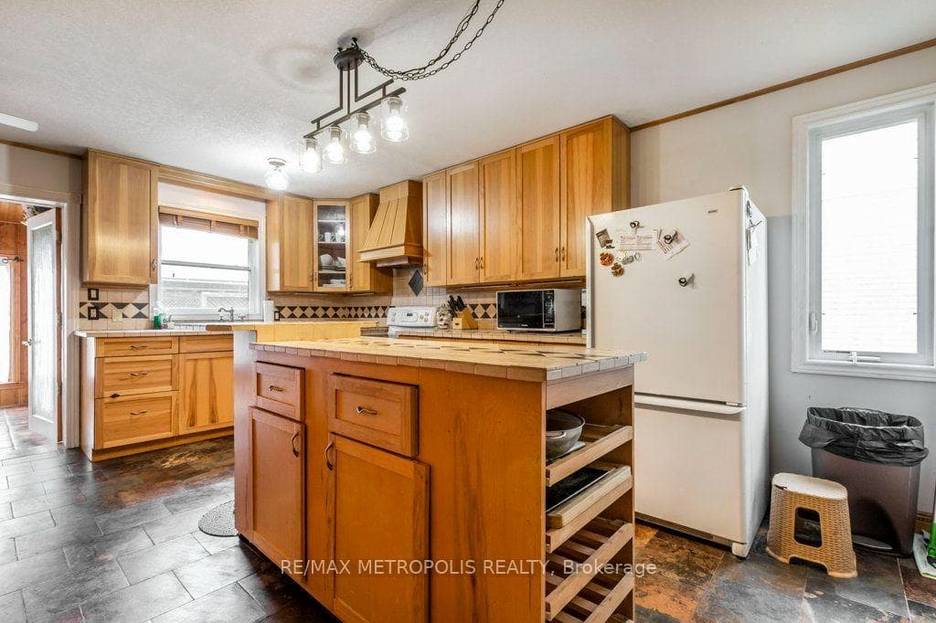 269 Burnett Avenue, Cambridge, ON N1T 1E8, Cambridge, ON — photo 9 of 51