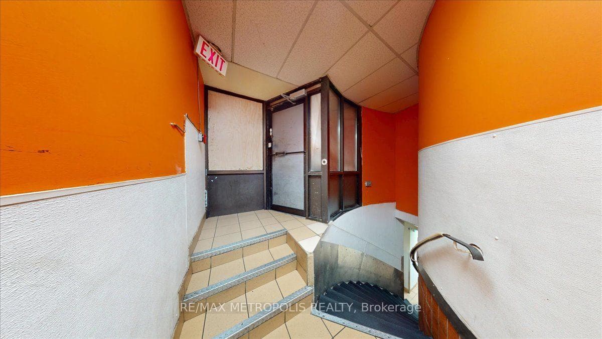 558 BLOOR ST Street, Toronto, ON M6G 1K1, Toronto C02, ON — photo 36 of 50