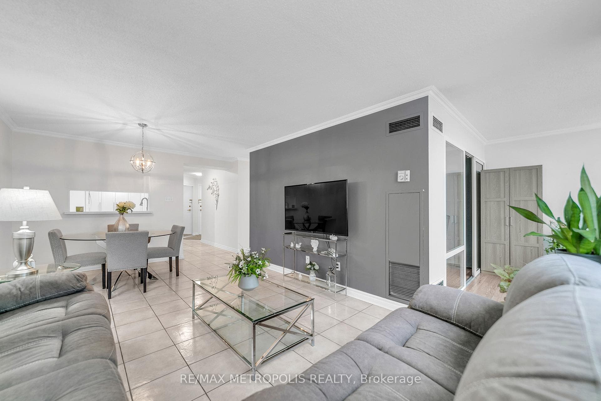 2470 Eglinton Avenue W 1604, Toronto W04, ON M6M 5E7, Toronto W04, ON — photo 12 of 26
