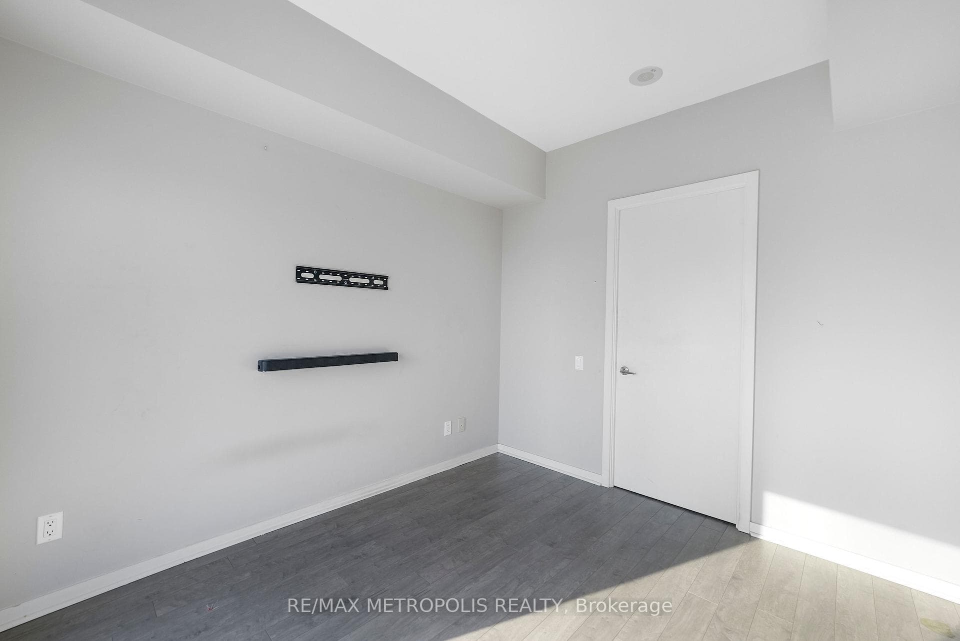 103 The Queensway Avenue 1414, Toronto, ON M6S 5B3, Toronto W01, ON — photo 16 of 40