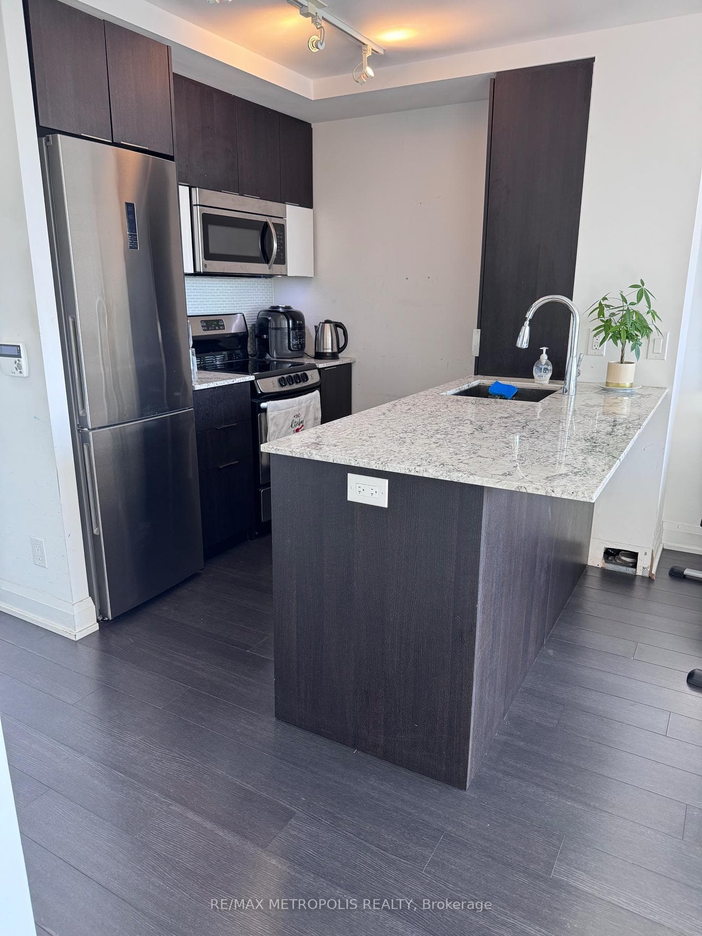 56 Annie Craig Drive 3307, Toronto, ON M8V 0C8, Toronto W06, ON — photo 20 of 103