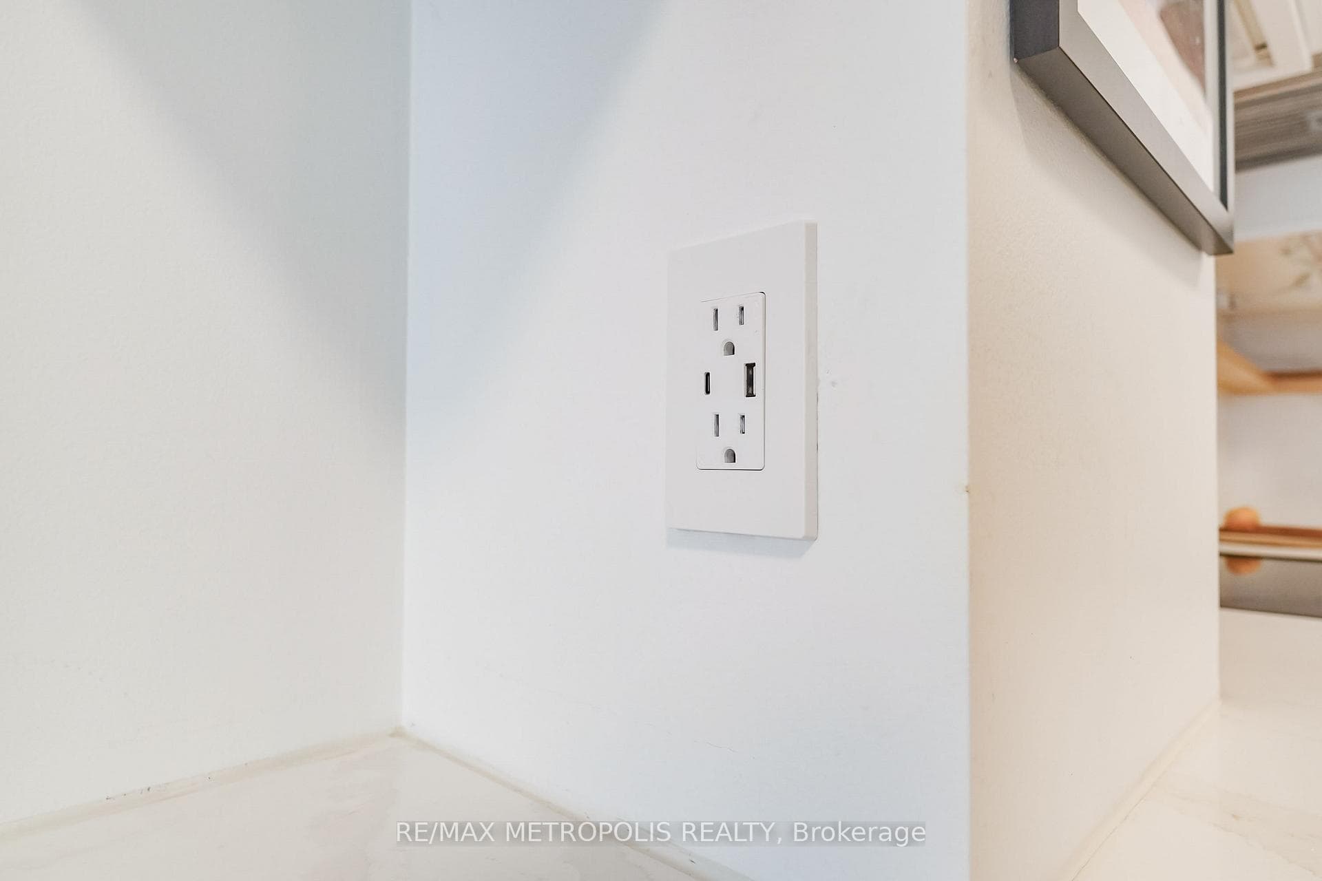 2191 Yonge Street 3709, Toronto, ON M4S 3H8, Toronto C10, ON — photo 30 of 36