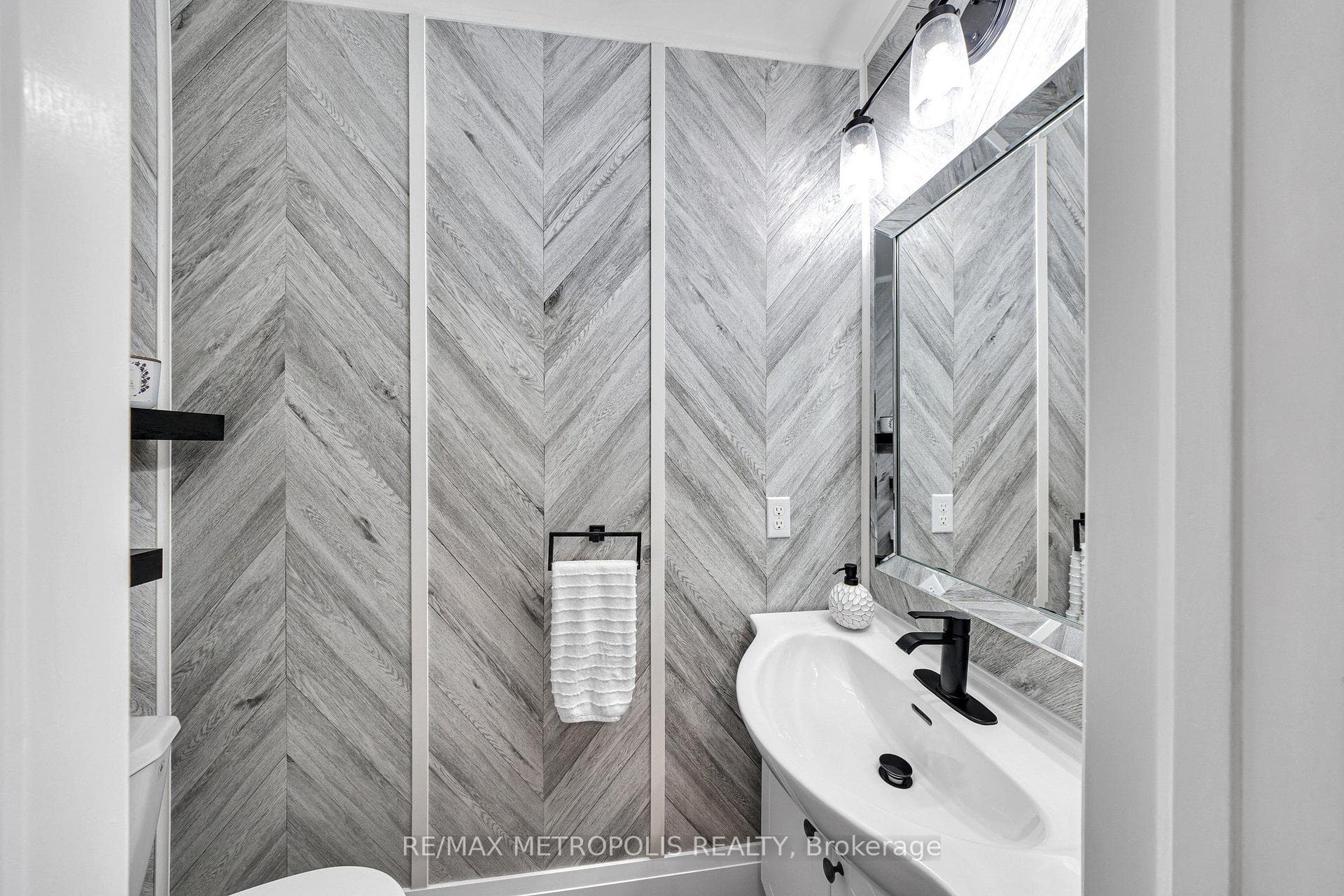 93 Blanchard Crescent, Essa, ON L0M 1B5, Essa, ON — photo 8 of 41