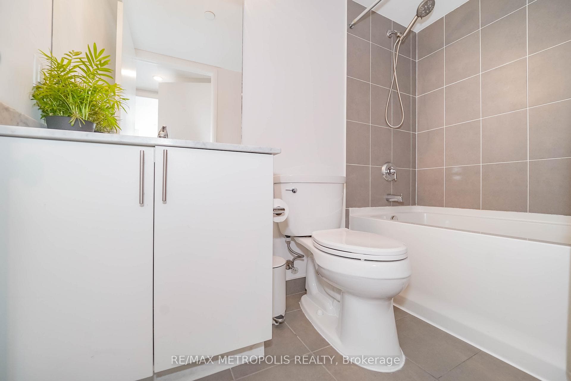 800 Lawrence Avenue W 415, Toronto, ON M6A 0B1, Toronto W04, ON — photo 17 of 72