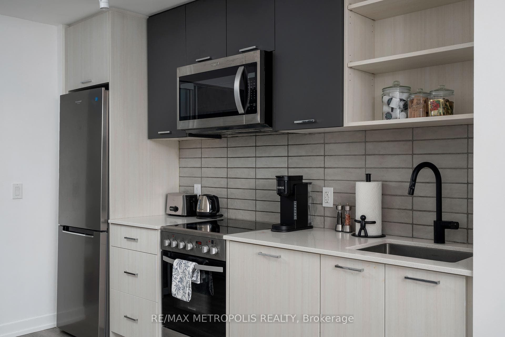 2300 St Clair Avenue W 307, Toronto, ON M6N 0B3, Toronto W02, ON — photo 19 of 41
