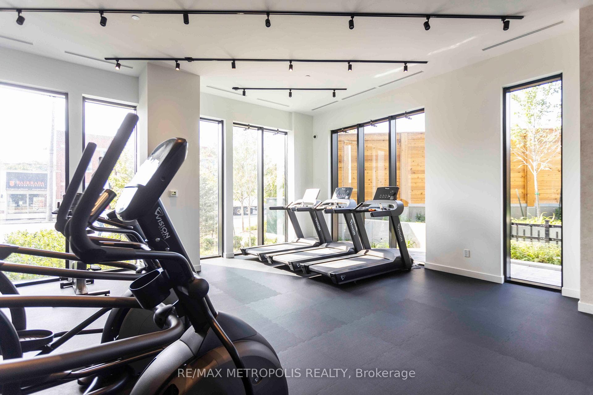 2300 St Clair Avenue W 307, Toronto, ON M6N 0B3, Toronto W02, ON — photo 40 of 41