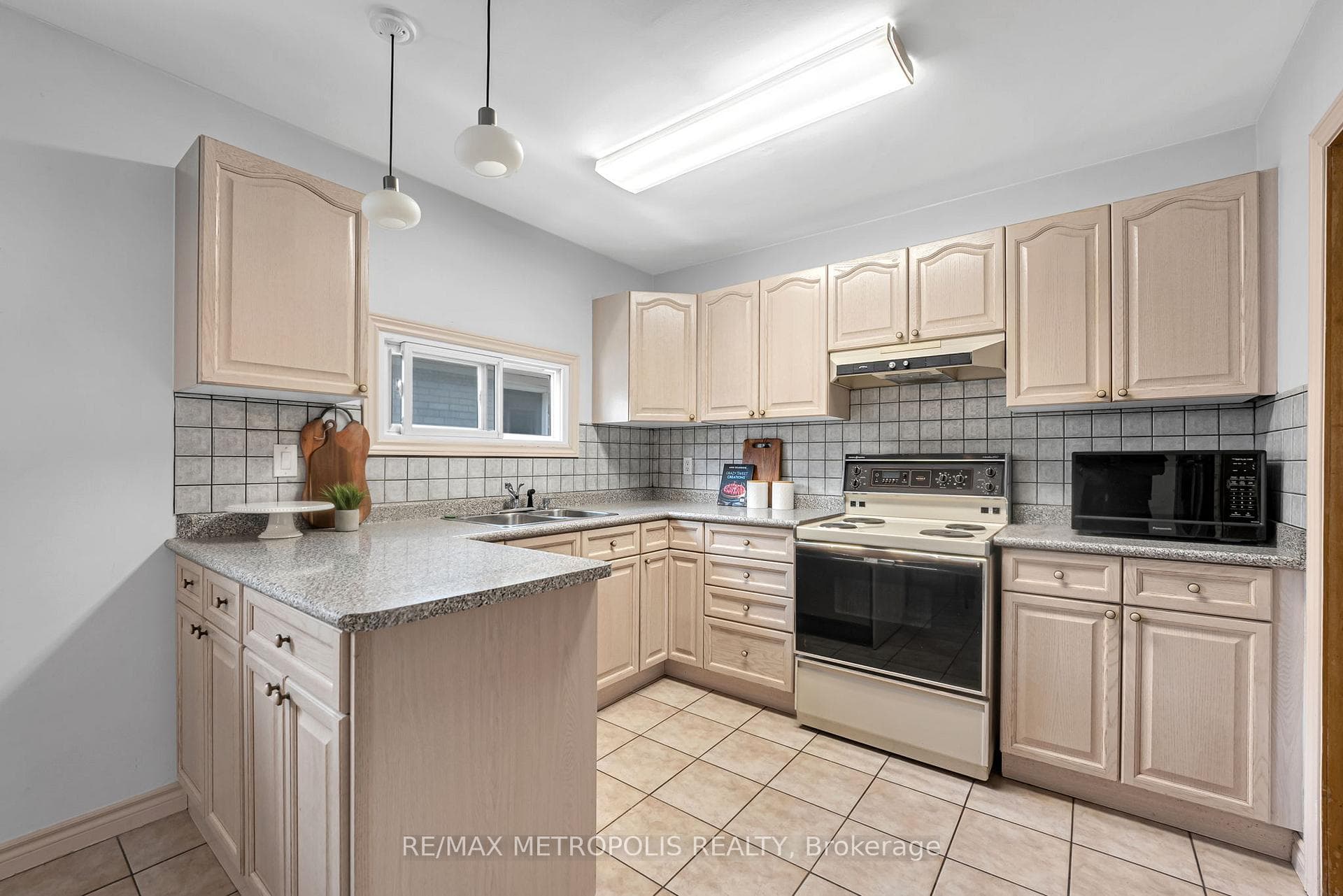 76 Harrington Crescent, Toronto C15, ON M2M 2Y5, Toronto C15, ON — photo 10 of 50