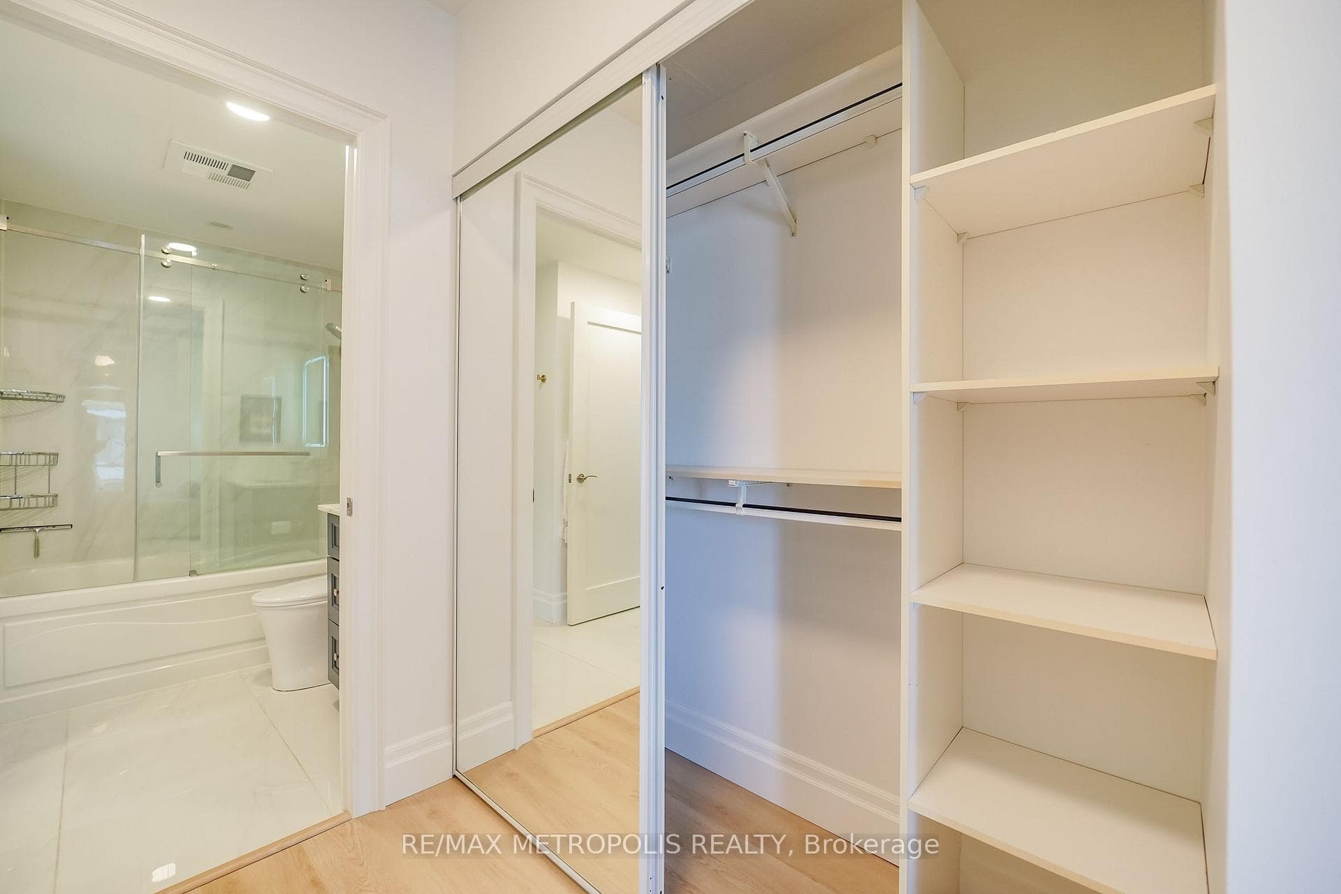 2191 Yonge Street 3709, Toronto, ON M4S 3H8, Toronto C10, ON — photo 25 of 36