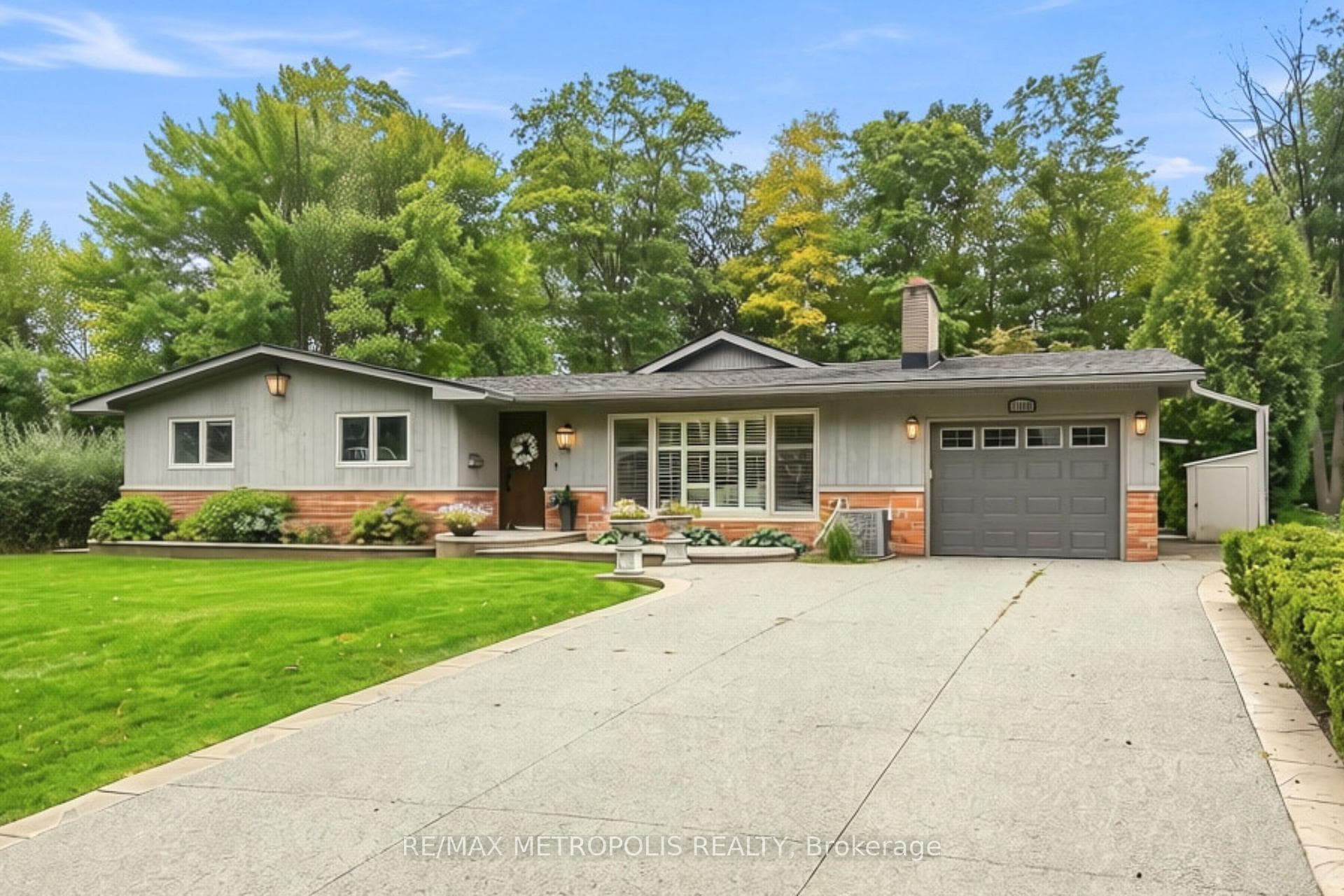 1228 Elgin Crescent, Oakville, ON L6H 2J7, Oakville, ON — photo 1 of 50