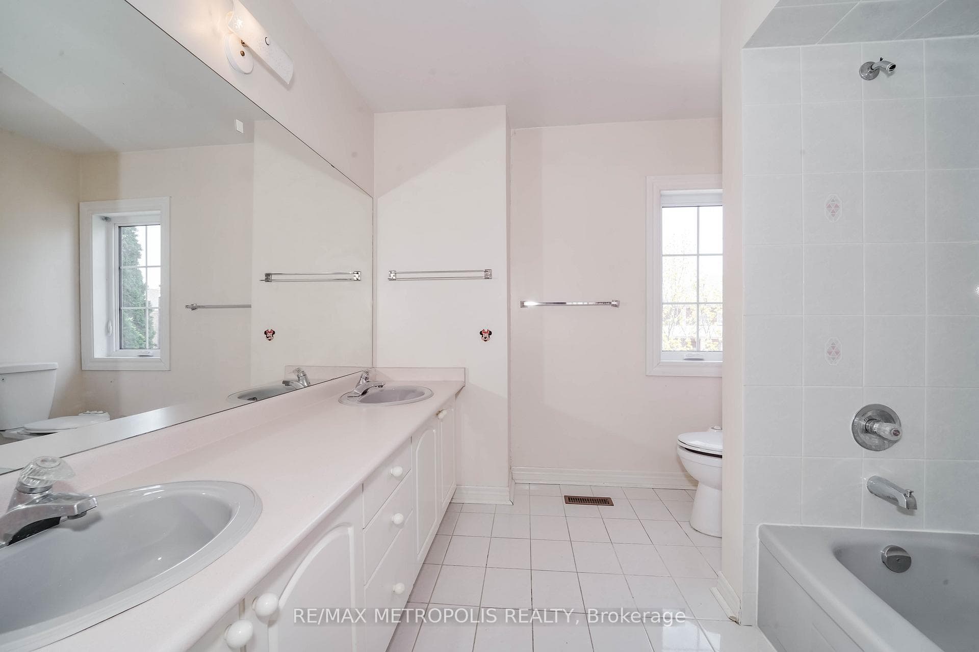2 Schooner Court, Markham, ON L6C 1R2, Markham, ON — photo 11 of 50