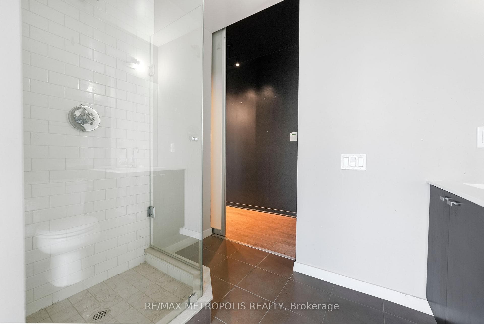 103 The Queensway Avenue 1414, Toronto, ON M6S 5B3, Toronto W01, ON — photo 10 of 40