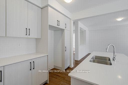 1481 Buttercup Court, Milton, ON L9E 1G5, Milton, ON — photo 11 of 40