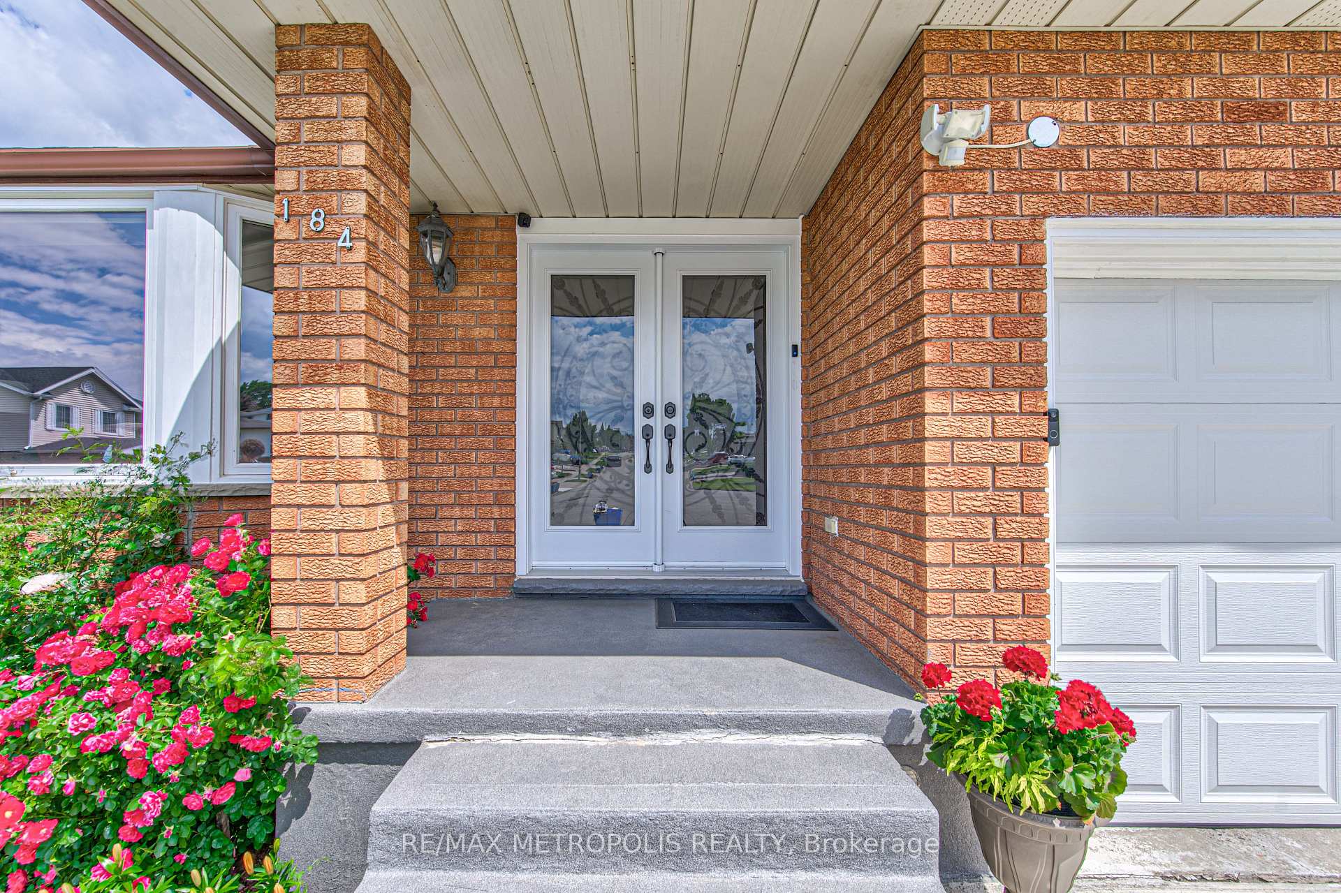 184 Stonyburn Crescent, Cambridge, ON N1R 7X8, Cambridge, ON — photo 4 of 50