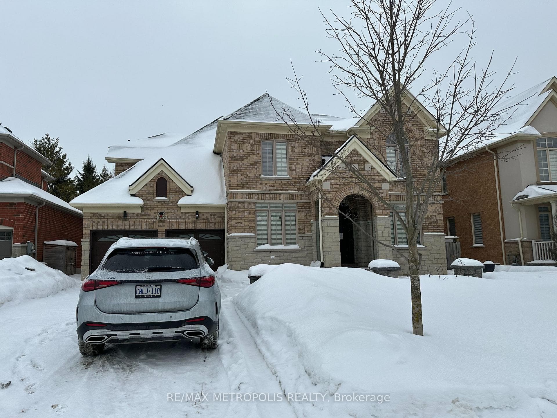 1069 Nellie Little Crescent, Newmarket, ON L3X 3E3, Newmarket, ON — photo 4 of 44