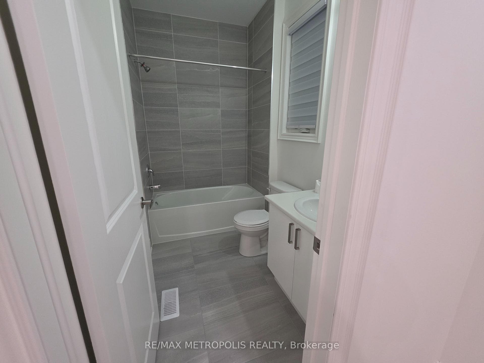 10 Wraggs Road, Bradford West Gwillimbury, ON L3Z 4N1, Bradford West Gwillimbury, ON — photo 55 of 80