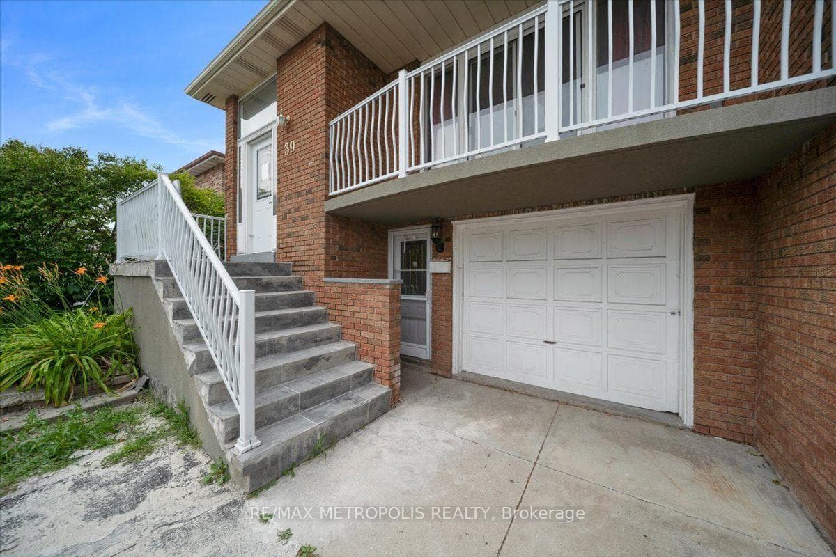 39 Jellicoe Crescent, Brampton, ON L6S 3H7, Brampton, ON — photo 6 of 99