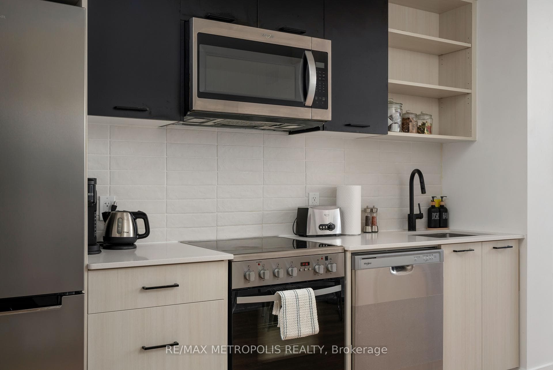 2300 St Clair Avenue W 407, Toronto W02, ON M6N 0B3, Toronto W02, ON — photo 22 of 51