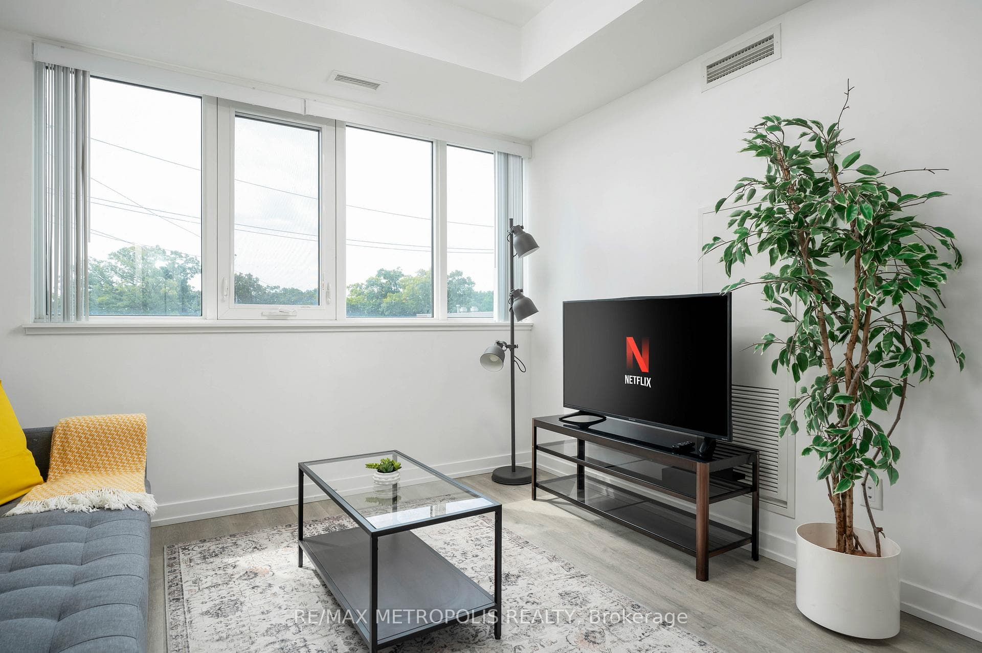 2300 St Clair Avenue W 307, Toronto, ON M6N 0B3, Toronto W02, ON — photo 23 of 41