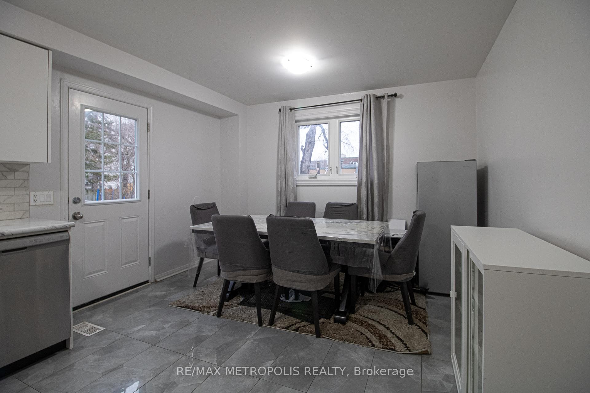 1098 Cedar Street, Oshawa, ON L1J 3R9, Oshawa, ON — photo 9 of 51